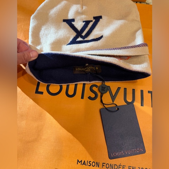 LOUIS VUITTON Cream Knit Beanie with Black, Pink and Orange Accents. NWT. - Picture 5 of 10